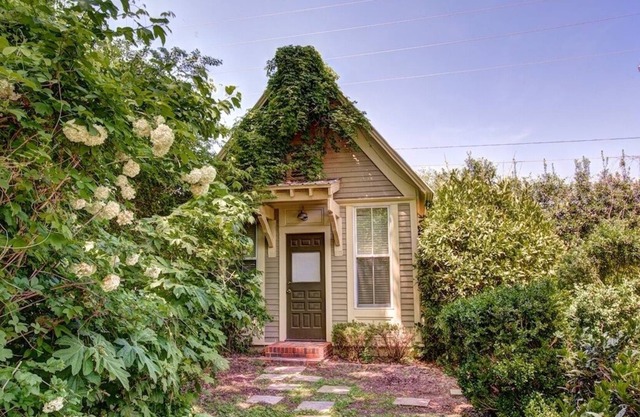 The Cottage - an historic 100 year old building (perfect Get-A-Way)
