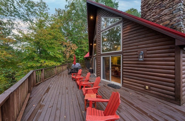 The Cozy Nolin Cabin in Mammoth Cave, KY makes for the Perfect Lakefront Getaway