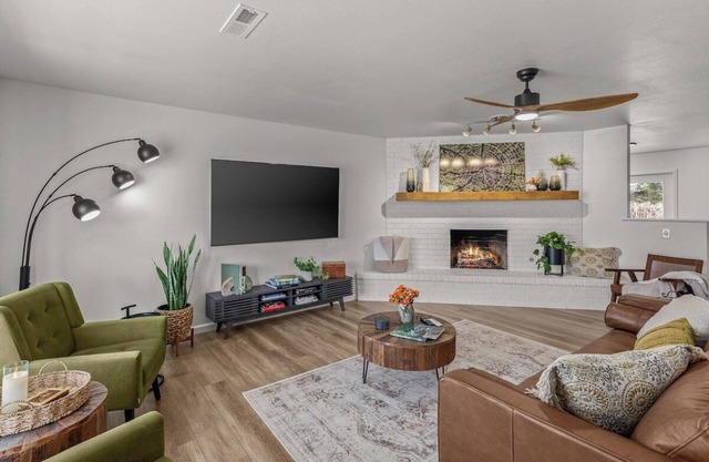 The COZY OZ · The COZY OZ | Hot Tub, Gas Firepit, Pet Friendly