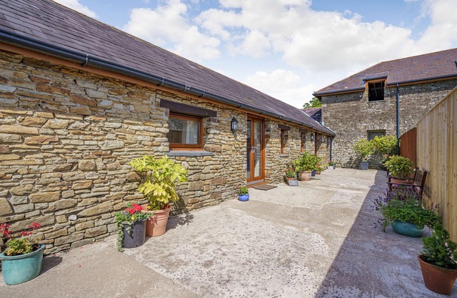 THE DAIRY, pet friendly, character holiday cottage in Llanmorlais