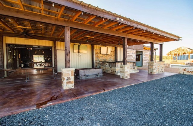 The Dam Ranch · The Dam Ranch | Country Living + Modern Amenities