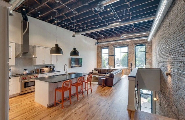 The Elk Loft | 2BD/2BA Historic Beauty