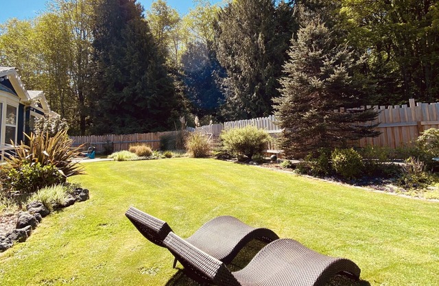 The Elwha Oasis - with Sauna & Salt Water Hot Tub