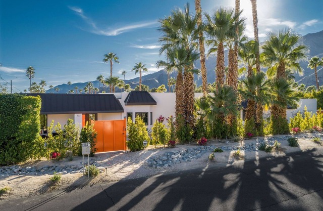 The Estate - As Seen on Emmy Winning CBS Show, Staycation. - Walk to everything!