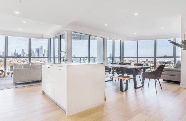 The Fawn Relish in Sub Penthouse Panorama