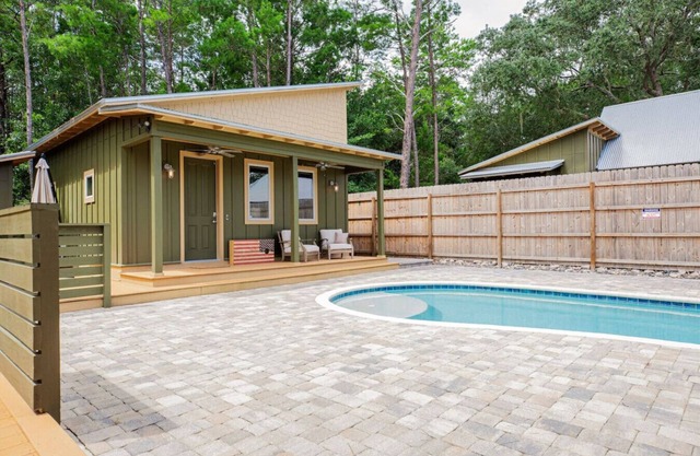 The Firefly Poolside Cottage close to all of 30A