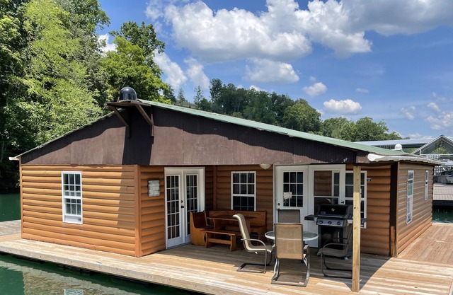 The Floating Log - Log Cabin inspired Floating Home