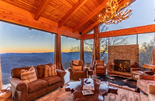 The Flying Eagle in EN - Best views in High Country- Luxury home, hot tub, pool table
