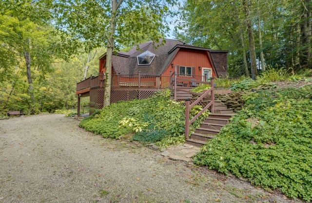 The Ford: Madison Wine Country Retreat 17 Acres + Waterfall + Riverfront