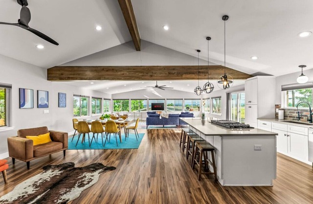 The Foundry House | Eclectic 5BR Family Retreat
