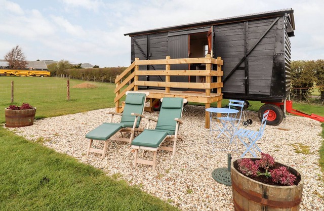 THE FREIGHT WAGON, pet friendly, with a garden in Winchcombe