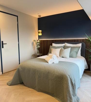 The Glamorous Chic Garden view Apart R4