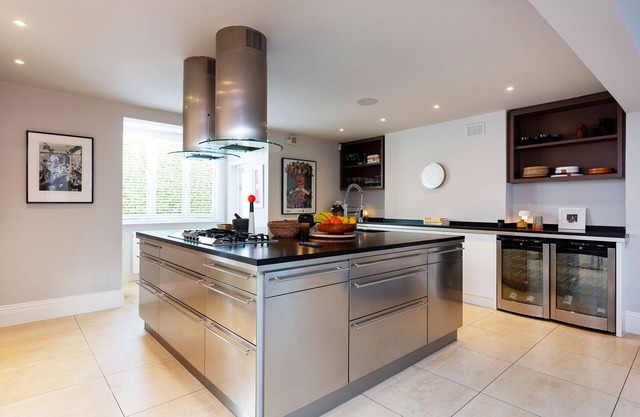 The Glass Gallery, by Veeve