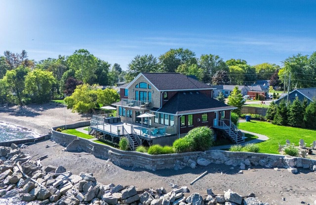 The Glasswater Lake Estate surrounded by Natural Conservation Areas