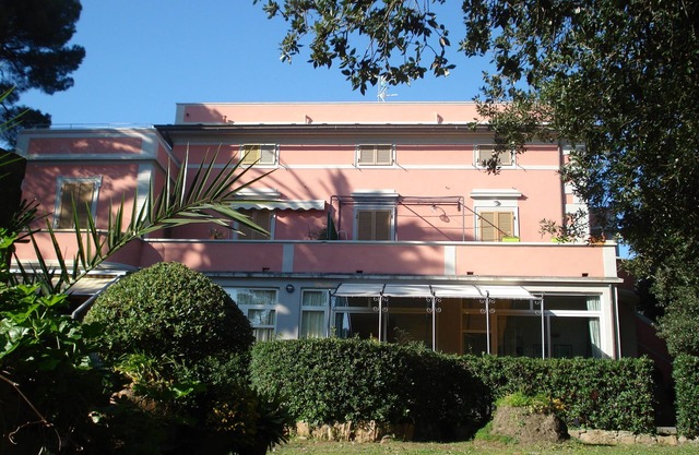 THE GLICINE APARTMENT IN VILLA ON THE SEA