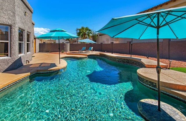 The Golden Hour Getaway | Pool | LakeViews | Games