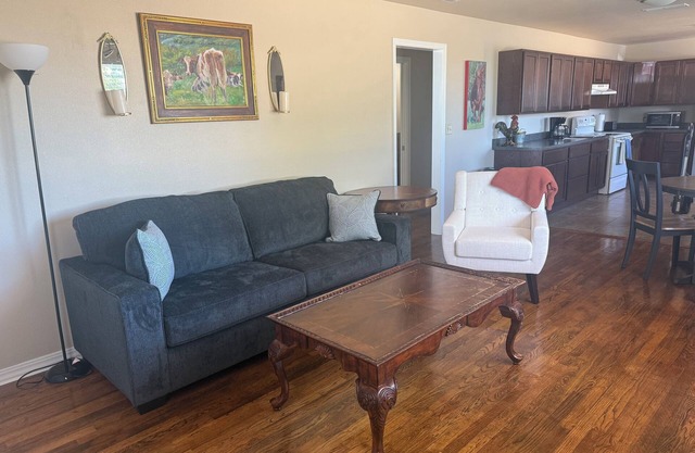 The Grazing Getaway - west of Clovis near Cannon AFB. True farm living!