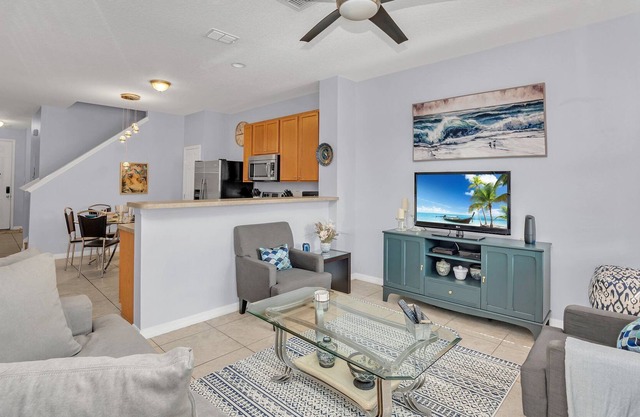 The Grecian - Gorgeous 3 br townhome minutes to attractions.