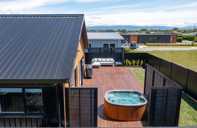 The Green House: Luxe Eco Escape