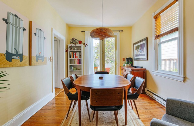 The Green House: NEW Central Cville + Walk to UVA