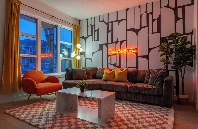 "The Green" - Mins to Airport- 1.5 hour Banff