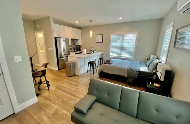 The Grove Studio A,Manchester Ave:Near Forest Park