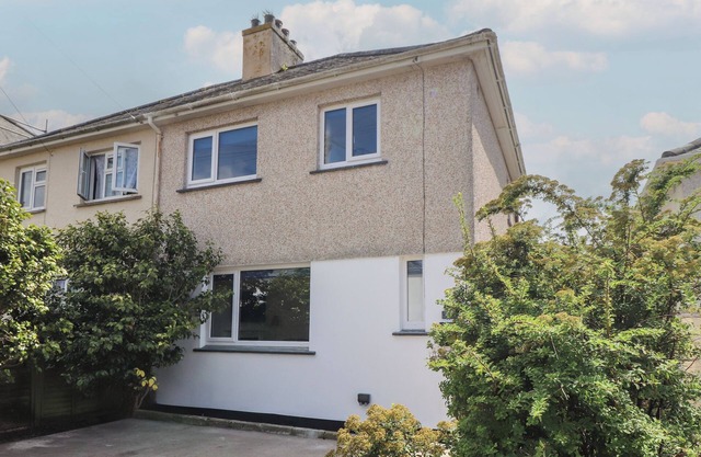 THE HEIGHTS, pet friendly, country holiday cottage in Truro