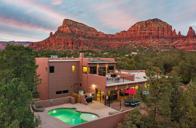 The Hideaway in Sedona - Private Heated* Pool, Spa, Hiking, and Views!