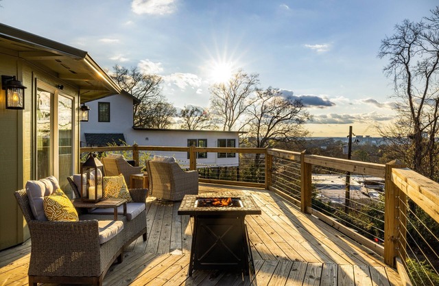 The Hobbit House - City Views/Deck & Patio/Firepit