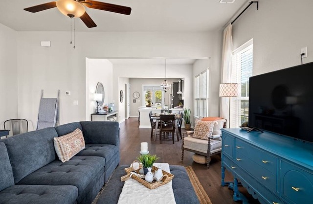 The Hollie House- Storybook Craftsman Cottage in Dripping Springs