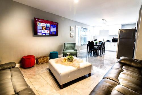 The Horseshoe Villa 6br 2 Bath near the falls