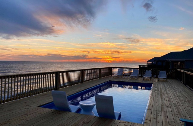 The House - Gulf Beachfront, POOL, 4 Bedroom, 3 Bath, Pet Friendly, Sleeps 12.