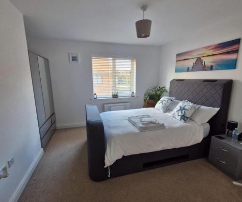 The Lancers - Modern Double Room with En-Suite, Parking & Fast WiFi - Close to Eurotunnel