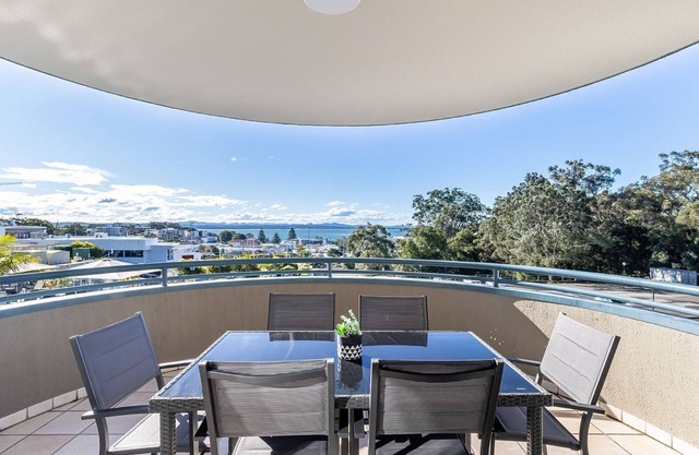 The Landmark, 211/61B Dowling Street - Resort Style holiday with pool, games room & restaurant