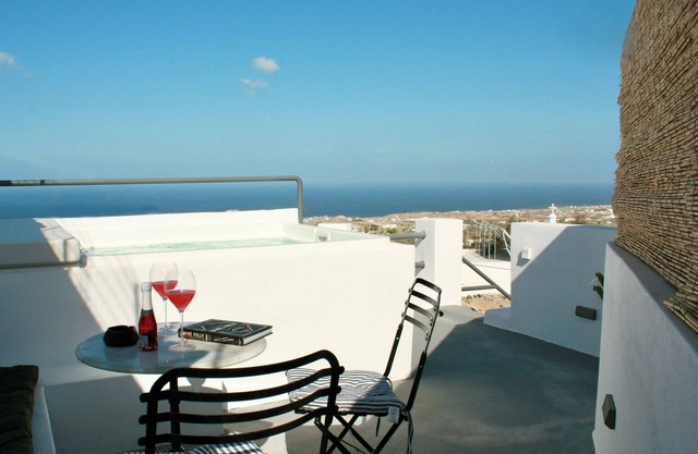 The Lava Villa | Exquisite villa in Fira, perfect for relaxation and unwinding