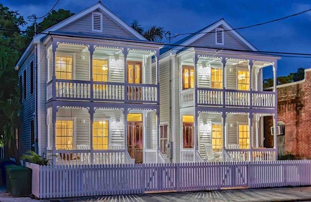 *THE LIME & THE COCONUT @ OLD TOWN* 6BR/6BA Compound + LAST KEY SERVICES.