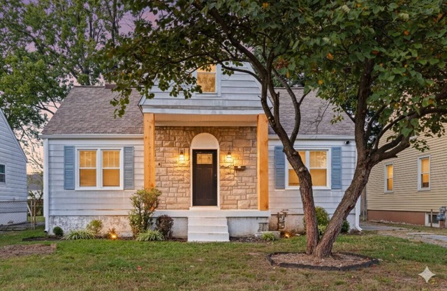 The Little Lou | 10 mins to Airport | Sleeps 15