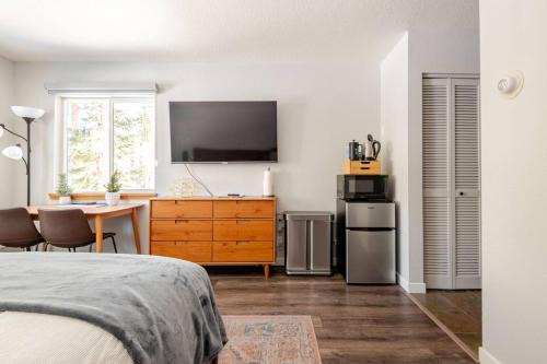 The Lookout Loft Great views and King Sized Bed