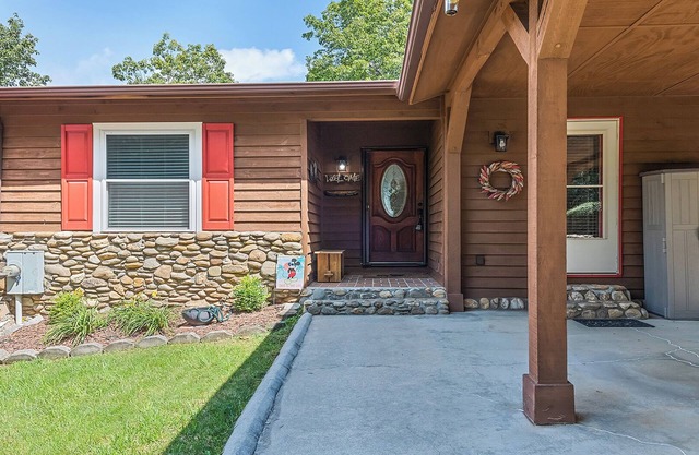 The Lookout/Mountain Views/Charming