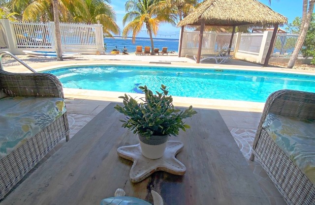 The Love Shack - Private Beachfront Paradise in Savaneta, Aruba!