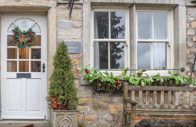 THE LOWER BUCK, pet friendly, character holiday cottage in Clitheroe