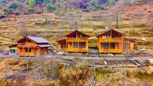 The Luxe Cascades JIbhi