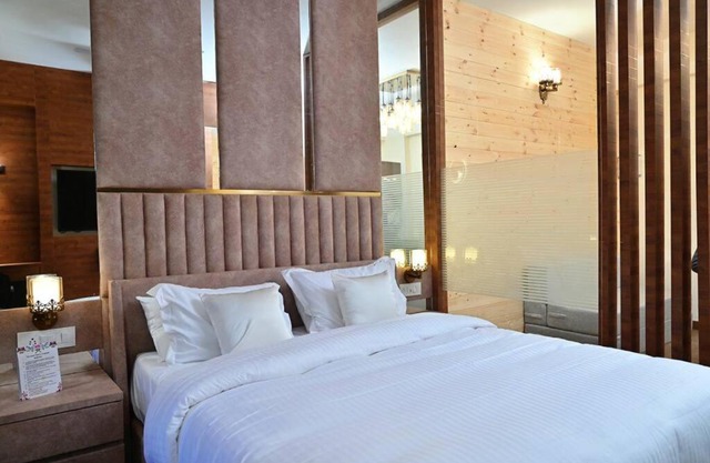 THE LUXURY STAYS BY GLAMBIRDS - HOME STAY