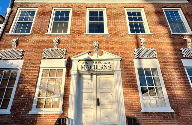 The Macberns Row House (Unit 2)