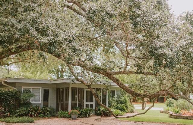 The Main Suite - near Beach and close to Downtown - the perfect location!