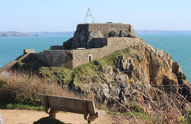 The maison des gardiens de l'océan, pleine vue mer, proche plages, de 1 à 6 pers.