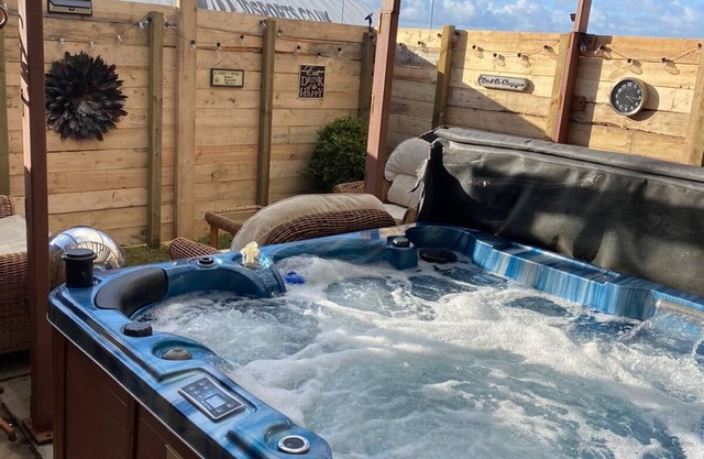 The Mayfair Lodge - Caravaning, Glamping & Camping