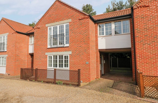 THE MILL STONES, family friendly, with a garden in Stalham