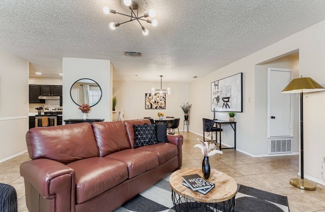 The Mocha Beauty Townhome with 1 Car Garage - NW San Antonio