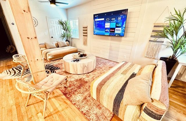 The Modern Farmhouse - 6 bedroom 4 bath - Atlanta Beltline